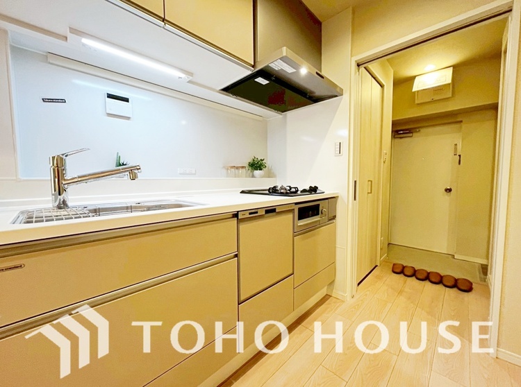 キッチン ◆愛育◆キッチンは家族の絆を育む大切な空間。シンプルで使い易いSystemKitchenで愉しく作る料理は愛情のある美味しいご馳走に。家族で使える広々としたダイニングキッチンです。