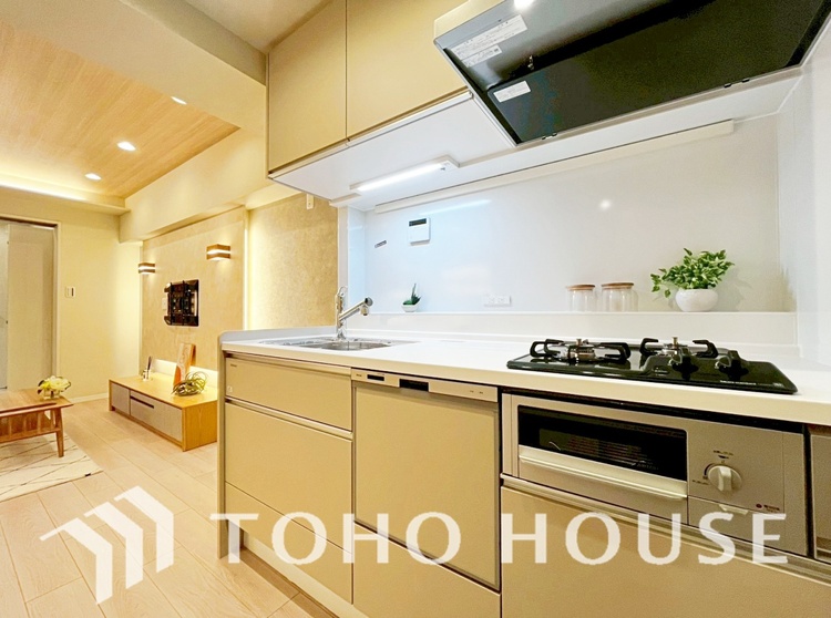 キッチン キッチンは家族の絆を育む大切な空間。シンプルで使い易いシステムキッチンで愉しく作る料理は愛情のある美味しいご馳走に。家族で使えるダイニングキッチンです。