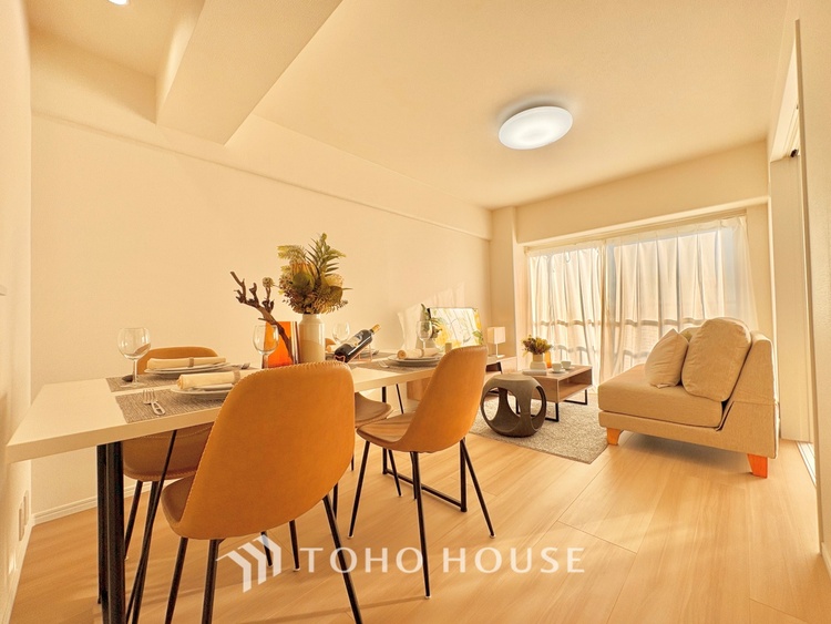 内装 ここにはみんなが集い、食事と楽しい会話が始まる。