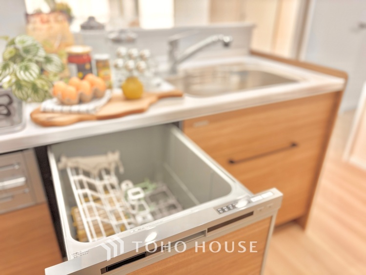 キッチン ◆食洗機◆お子様の面倒を見れる時間が増え時短になります。加えて手荒れも防げてしかも節水が高い為、大変人気があり重宝します。