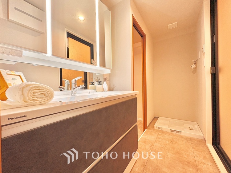 洗面 清潔感あふれる洗面化粧台で、毎日の身支度を快適にサポートします。