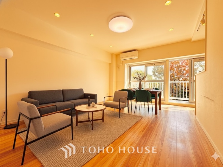 内装 ＊配置してある家具や小物はCGによるイメージ画像です。ここにはみんなが集い、食事と楽しい会話が始まる。話に夢中になりすぎて、ついつい時を忘れ夜半過ぎになってしまう。