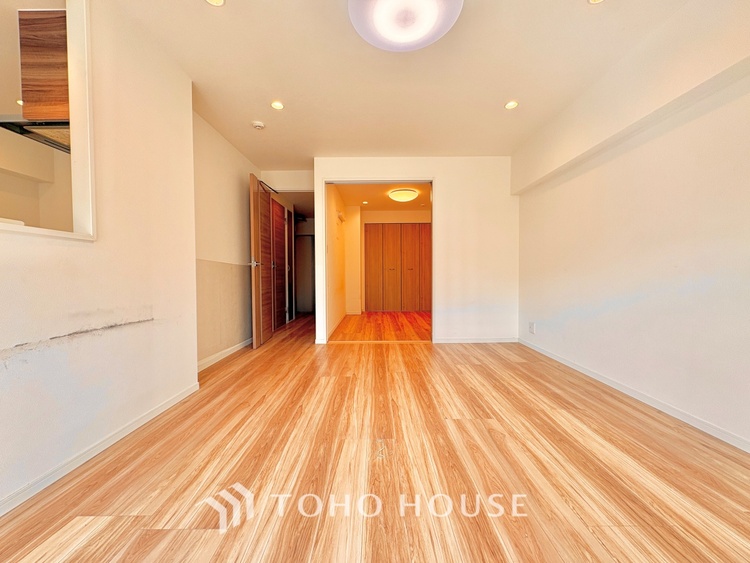 内装 ここにはみんなが集い、食事と楽しい会話が始まる。