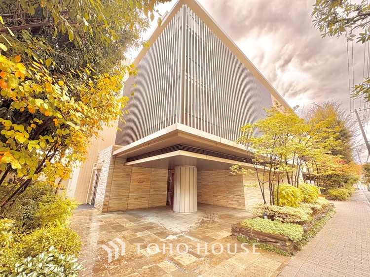 外観 ほんの少しのこだわり。ちょっとした色使いがその家がもつ雰囲気、趣（おもむき）を携え、暮らす家族や訪ねてくる友人・知人に新鮮な香りを運んできます。