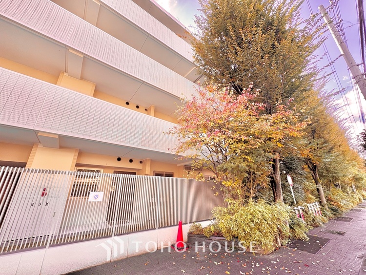 外観 ほんの少しのこだわり。ちょっとした色使いがその家がもつ雰囲気、趣（おもむき）を携え、暮らす家族や訪ねてくる友人・知人に新鮮な香りを運んできます。