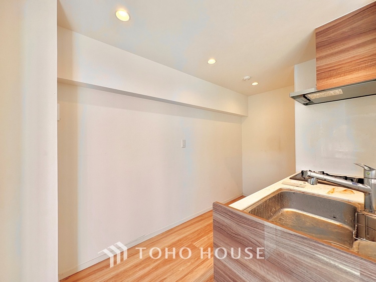 キッチン 【Kitchen】キッチンは家族の絆を育む大切な空間。シンプルで使い易いSystemKitchenで愉しく作る料理は愛情のある美味しいご馳走に。