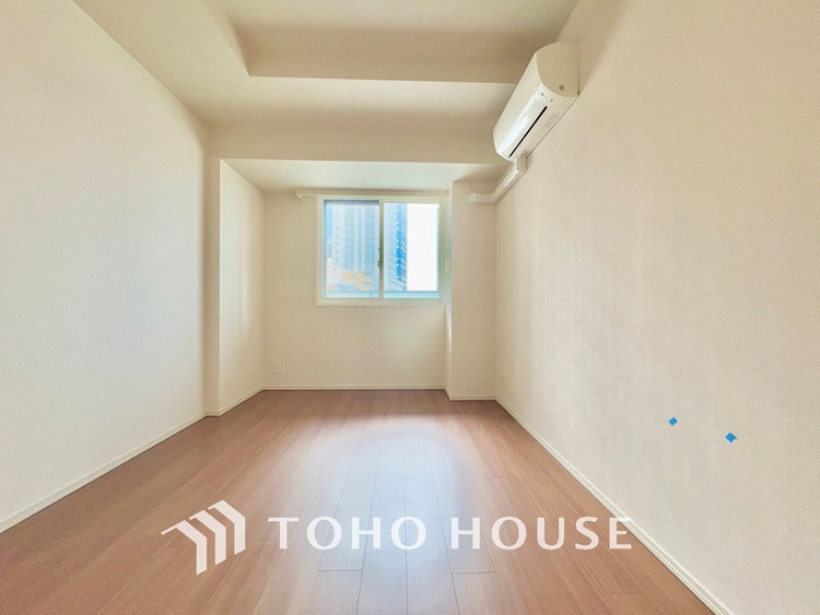 内装 【ROOM】感性を育むプライベートルームはシンプルでスマートな空間。好みの空間で読書をしたり、音楽を聞いたりと一人の時間も充実したものにできます。