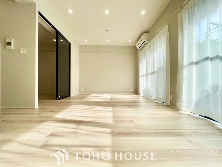 内装 【LIVING】◆煌びやか◆愛おしい家族との団欒の時間をより一層幸せなものに感じさせる煌びやかなLDK。輝かしい毎日が待っています。