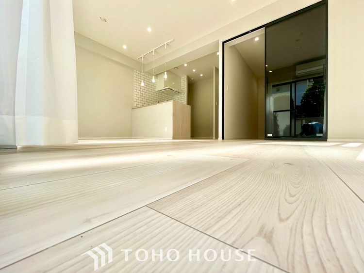 内装 【LIVING】◆眩い◆光が燦々と入り、家族の笑顔を照らす。「いつまでも続いて」と願う夢のような毎日がここにある。