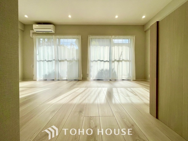 内装 【LIVING】◆住む喜び、楽しさ、感動◆を君と共有したい。いつまでもずっと家族を見渡せるこの広い空間で。