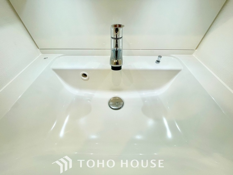 洗面 【WASHROOM】◆快適◆煌びやかな暮らしの中にも忘れたくない快適さ。大きな収納が助けてくれます。