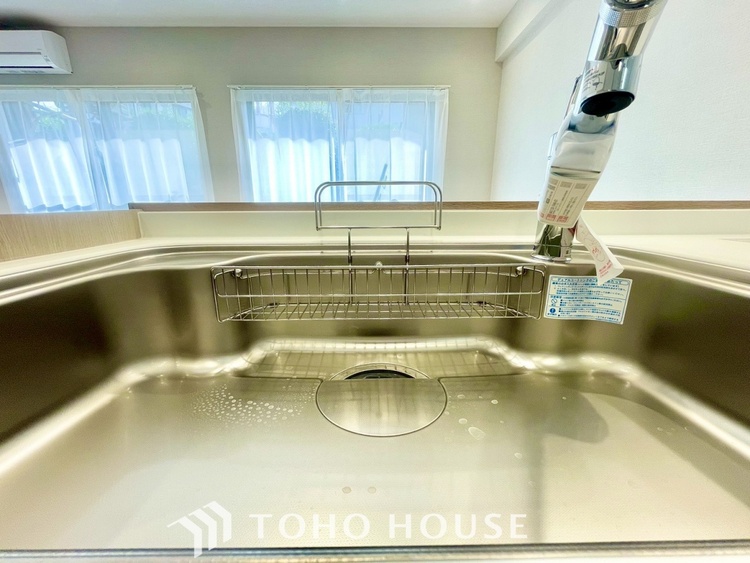 その他 【KITCHEN】◆開放的◆後片付けが楽なシステムキッチン。収納スペースの充実！