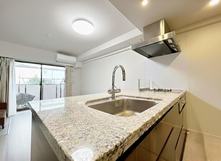 キッチン 開放感のあるキッチンスペース。調理をしながら、会話も弾みそうですね。※CG加工あり