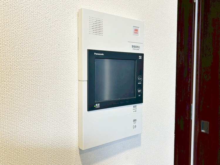 設備 誰が来てもわかる様にモニター付きインターホンを設置。
