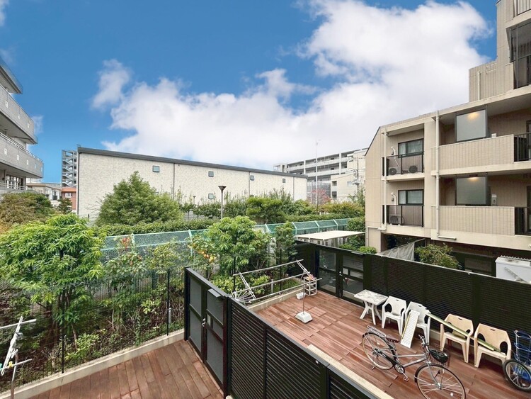 バルコニー 眺望や窓からの景色が良いと、家で過ごす時間も快適です。