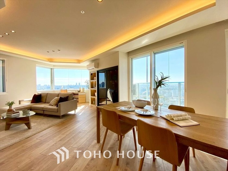 内装 【LIVING】◆煌びやか◆愛おしい家族との団欒の時間をより一層幸せなものに感じさせる煌びやかなLDK。輝かしい毎日が待っています。