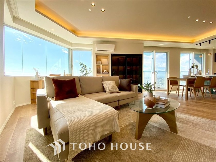 内装 【LIVING】◆扉を◆開くとこの景色。家族の”おかえり”の声が聞こえてきそう。