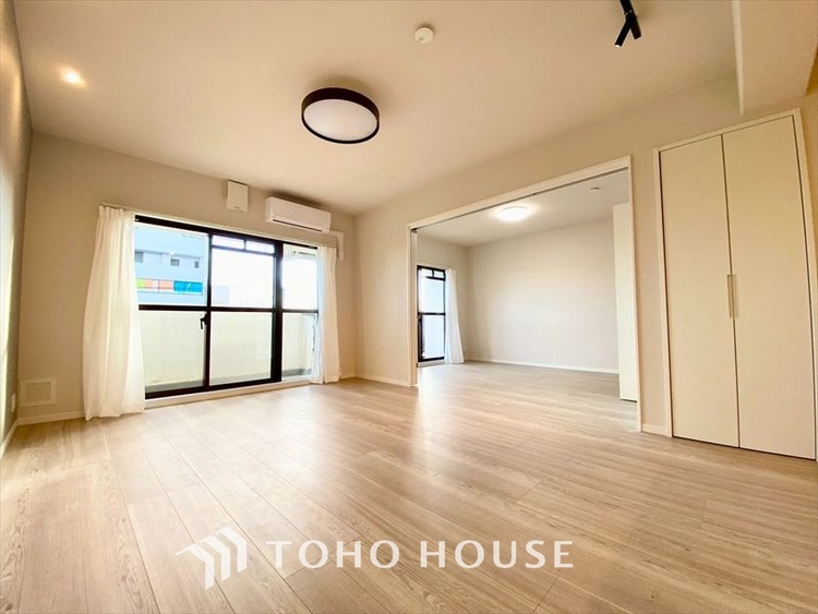 内装 【LIVING】◆眩い◆光が燦々と入り、家族の笑顔を照らす。「いつまでも続いて」と願う夢のような毎日がここにある。