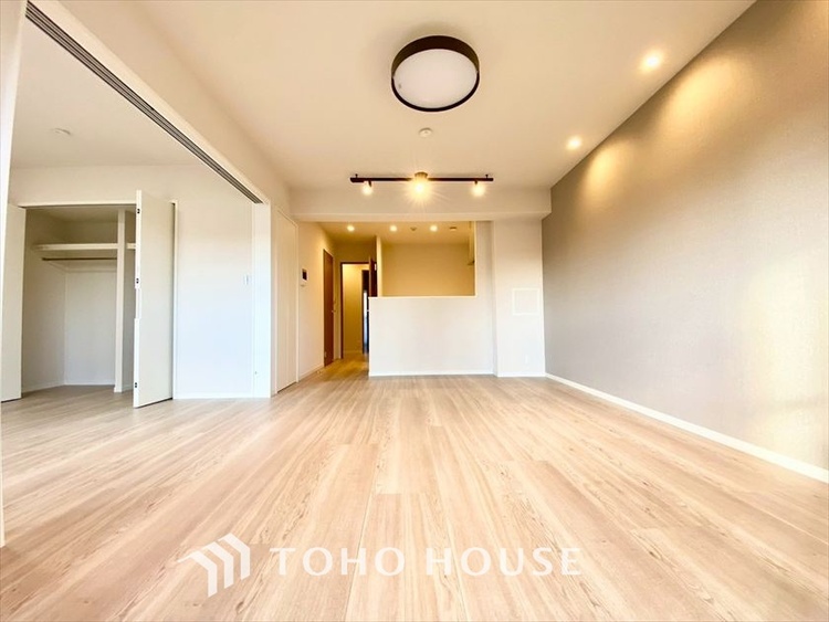 内装 【LIVING】◆扉を◆開くとこの景色。家族の”おかえり”の声が聞こえてきそう。