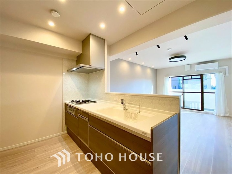 キッチン 【KITCHEN】◆ワクワク◆開放的で機能性も高いシステムキッチン。お子様は毎日のご飯にワクワク！