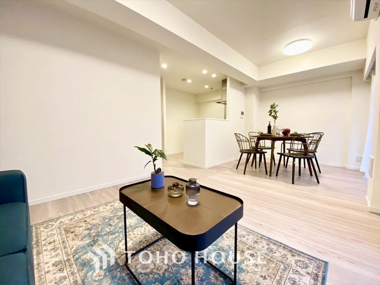 内装 【LIVING】◆扉を◆開くとこの景色。家族の”おかえり”の声が聞こえてきそう。