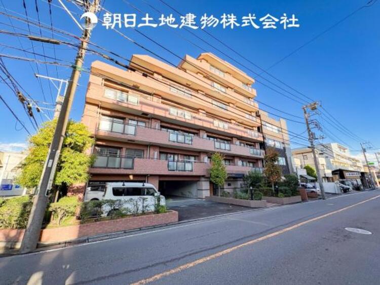 外観 時間のゆとりと空間、暖かな陽光がもたらす光と風を独占してください。