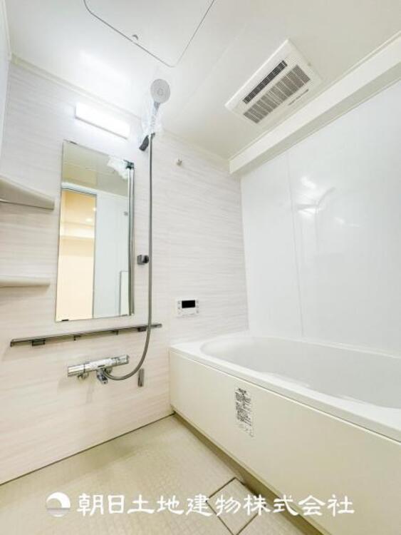 風呂 1日の疲れを癒すバスタイム。心地よいリラックスを叶える独立した美しい空間です。