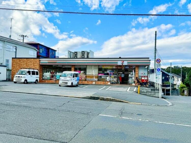 周辺 セブンイレブン 八王子絹ヶ丘1丁目店迄410ｍ