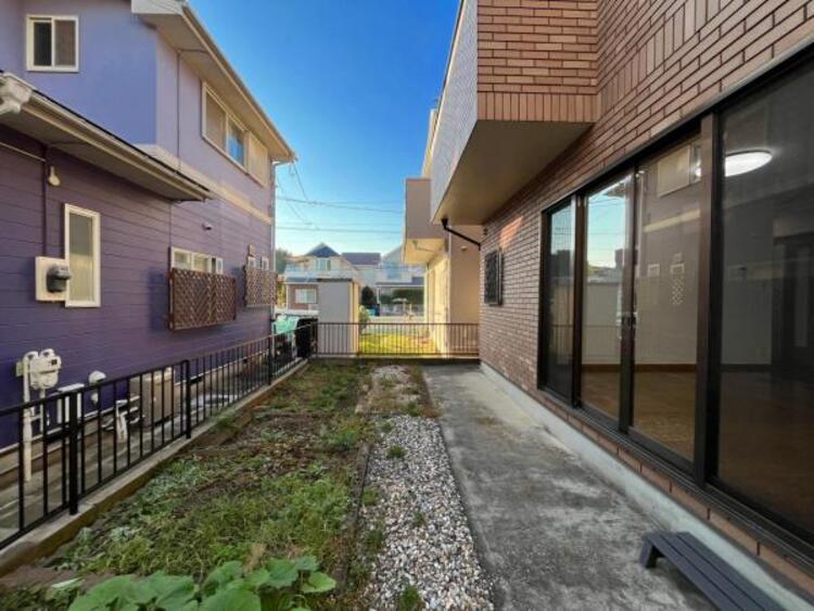 その他 【庭】お庭スペースでは好みの植物を配置したり、バーベキューを楽しんだりと多目的にお使いいただけます。