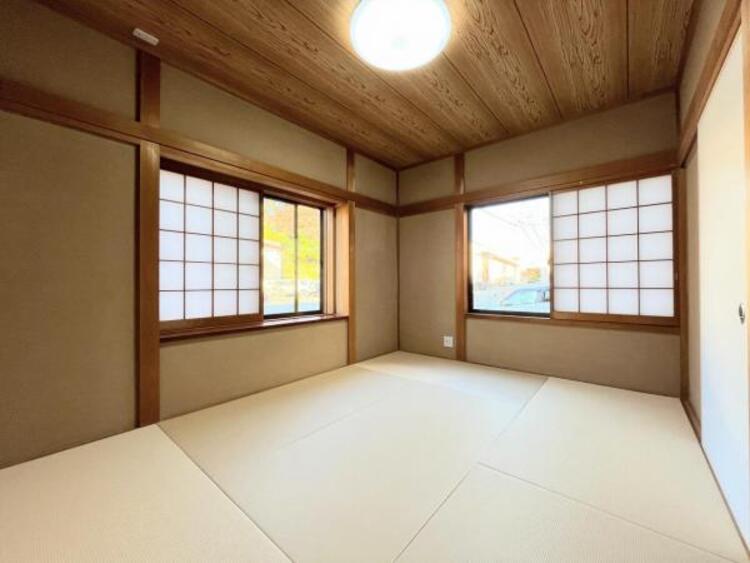 その他 ●〇2面採光でお部屋の隅々まで明るい印象の居室。バルコニーにも出られて、おひさまの光と爽やかな風をたっぷりと取り込めます。勉強やテレワーク中の方も簡単に気分転換。毎日の生活も自然と明るくなりそう　〇●