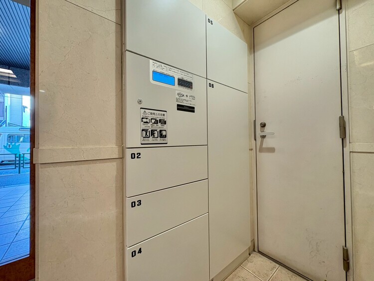 設備 外出中に活躍してくれる宅配ボックスが設置されています。家で宅配物を待たなくて済みますね。