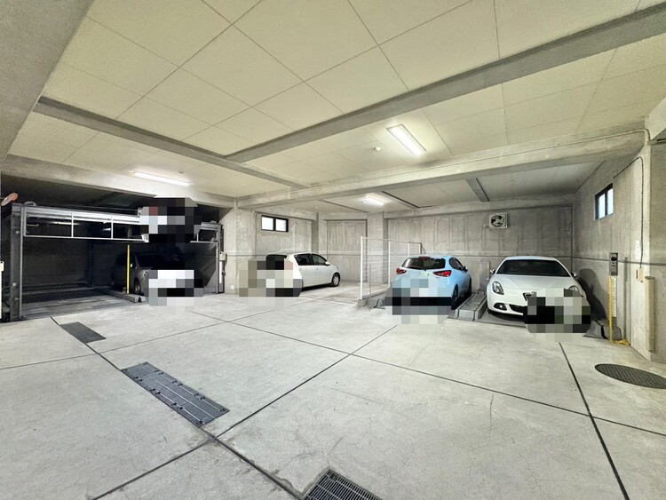 駐車場 本物件の駐車スペースです。車種制限のある場合もございますので、お気軽にお問い合わせくださいませ。