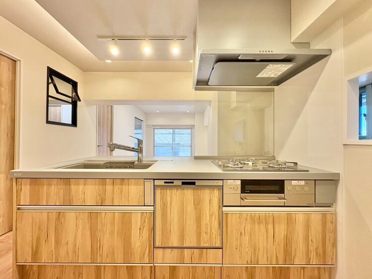 キッチン スマートな意匠と充実の機能を備えたキッチンが、暮らしにおいしい彩りを添えます。