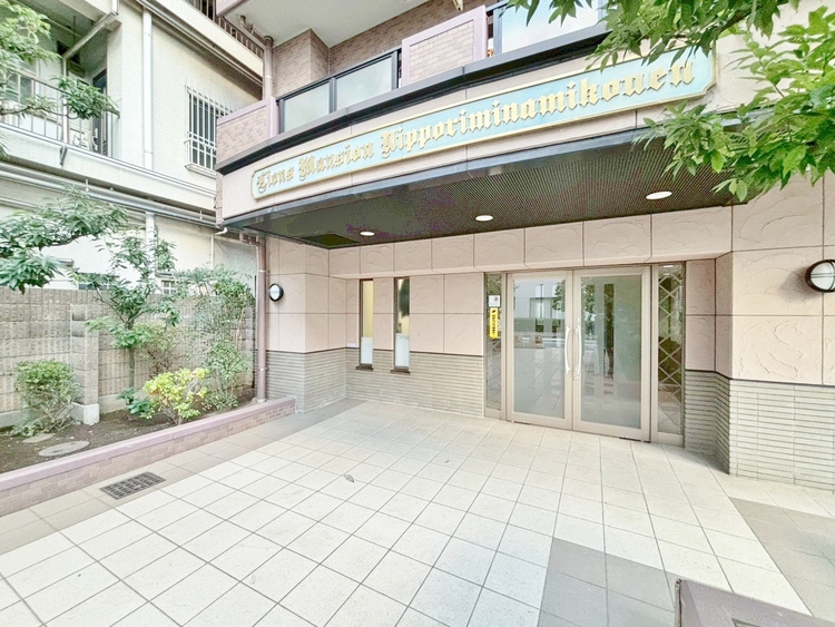 エントランス 外と内をつなぐエントランスは、まさに顔となる場所。