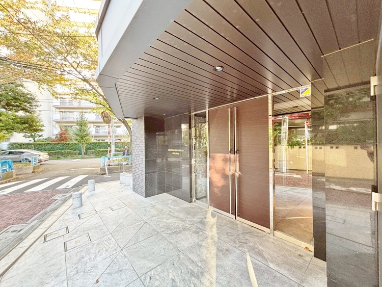 エントランス 外と内をつなぐエントランスは、まさに顔となる場所。