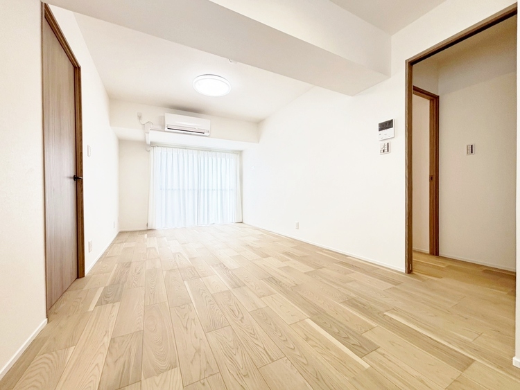 居間 快適に過ごす毎日を求めて、暮らしの中でご自身の「マイホーム」に創り上げてください。