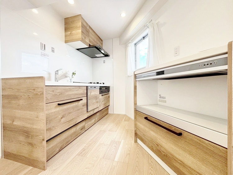 キッチン スマートな意匠と充実の機能を備えたキッチンが、暮らしにおいしい彩りを添えます。