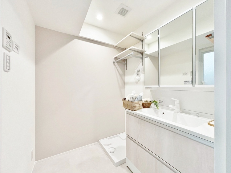 洗面 清潔感と心地よさを重視した、上質感漂うパウダールーム。