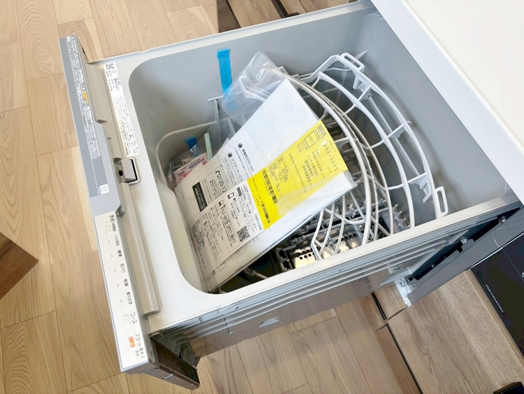 設備 家事の時短に役立つ食洗機。省スペースのビルトインタイプを採用致しました。