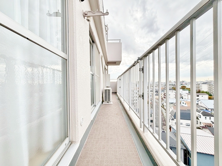 バルコニー 暮らしの中で、光と風を演出してくれるバルコニー。