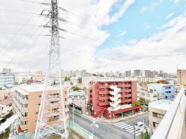 バルコニー 窓を開けると広がる青空。心をリフレッシュして日々を過ごしていきましょう。