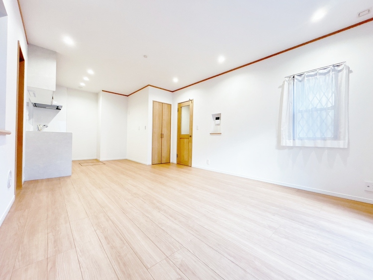 居間 飾り過ぎないシンプルな内装と偏り過ぎないデザインで統一しました。