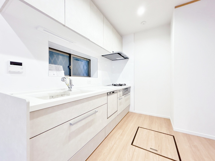 キッチン スマートな意匠と充実の機能を備えたキッチンが、暮らしにおいしい彩りを添えます。