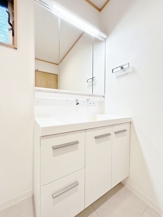 洗面 何かと物が増える場所だからこそ、スッキリと見映えの良い空間に。