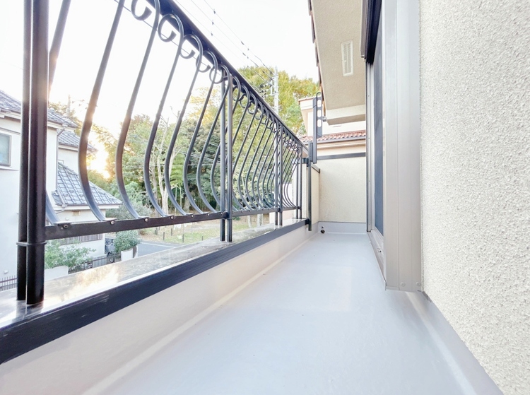 バルコニー 暮らしの中で、光と風を演出してくれるバルコニー。