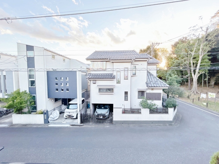 バルコニー 窓を開けると広がる青空。心をリフレッシュして日々を過ごしていきましょう。