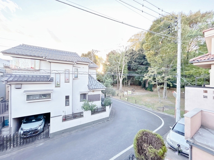 バルコニー 頬をなでる、優しい風を感じることが出来ます。