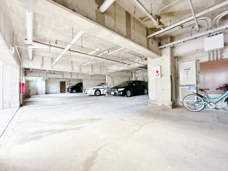 駐車場 本物件の駐車スペースです。車種制限のある場合もございますので、お気軽にお問い合わせくださいませ。