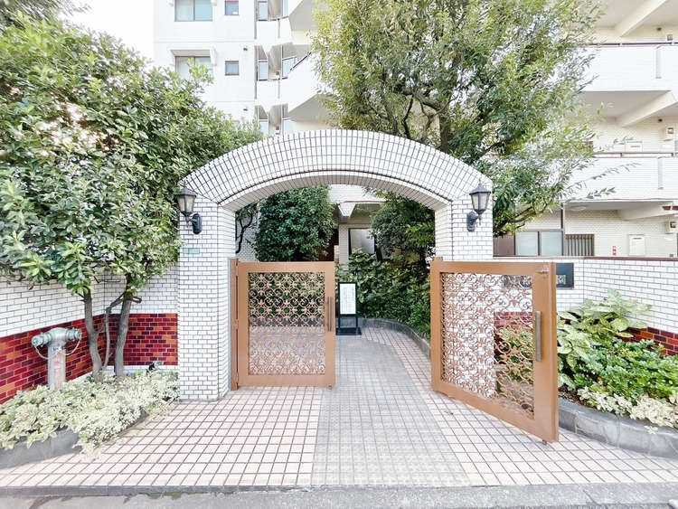 エントランス 外と内をつなぐエントランスは、まさに顔となる場所。