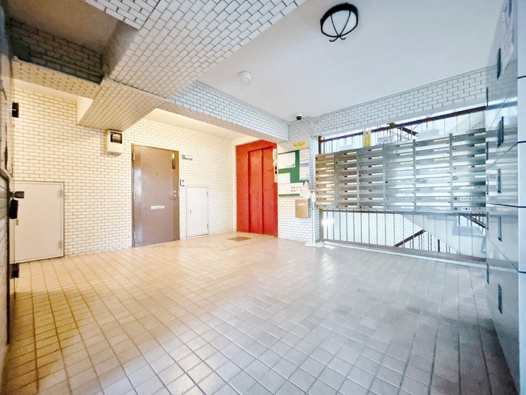 エントランス エントランス内部は、管理が行き届き清潔な共有スペースとなっています。